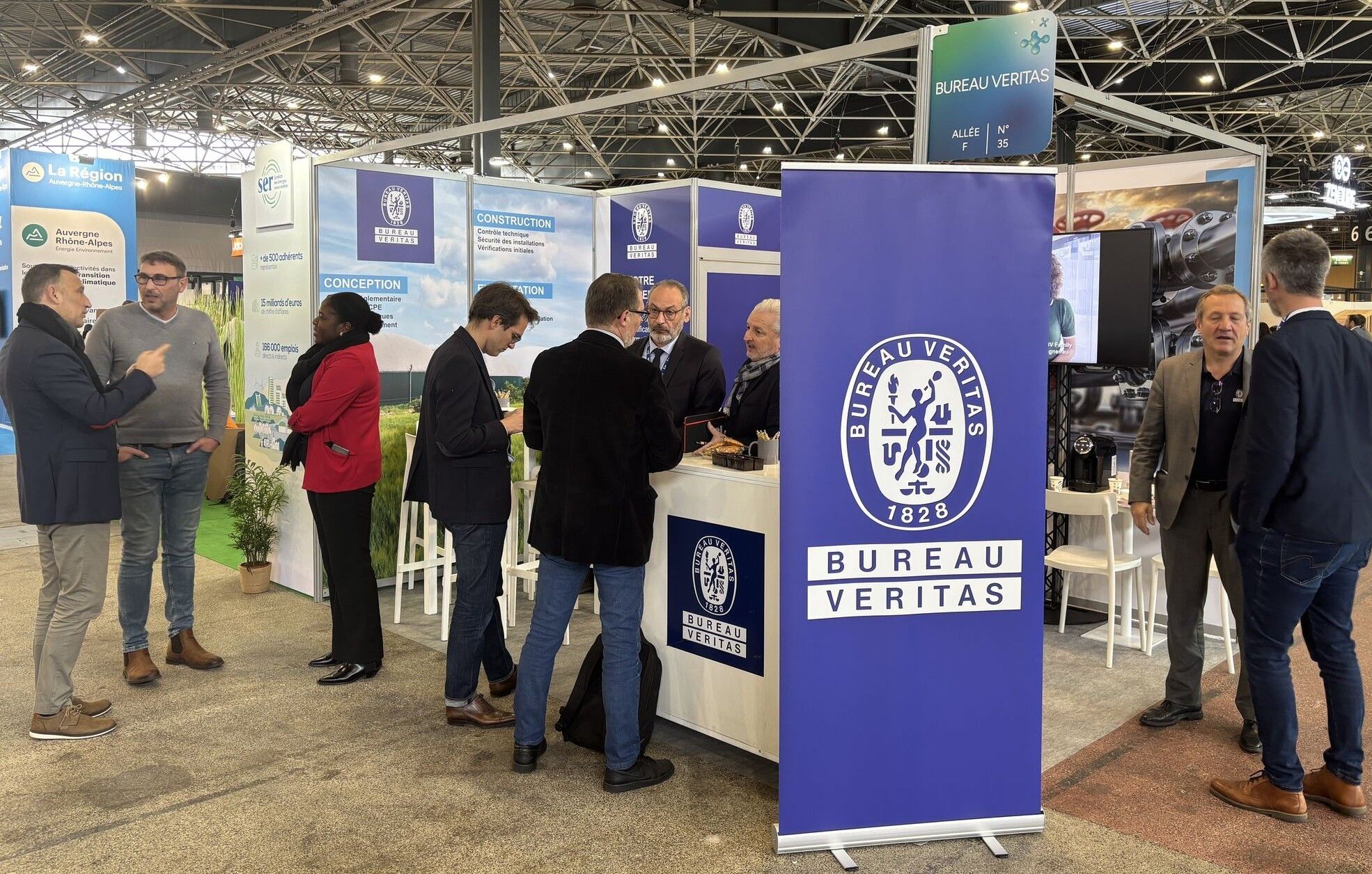 Personnes présentes sur le stand de Bureau Veritas à Expobiogaz