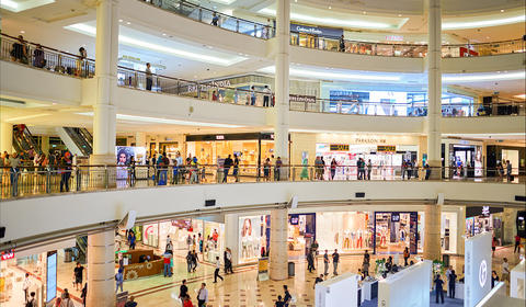 A l'interieur d'un centre commercial