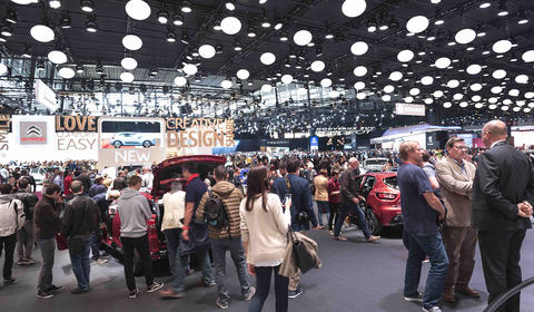 Foule au salon de l'automobile