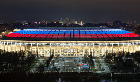 Stade Loujniki de Moscou éclairé