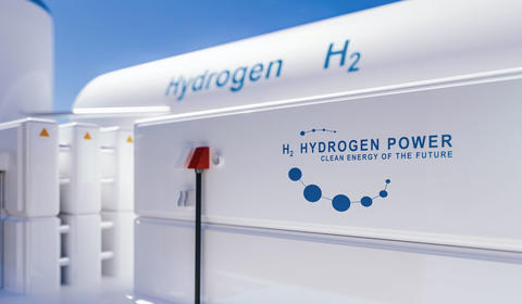 France 2030, plan de relance, stratégie nationale hydrogène... la France met les bouchées doubles pour l’hydrogène vert. À terme, 100 000 personnes pourraient être employées dans cette filière, qui se structure... et doit se former. Bureau Veritas, avec Engie, Total Energies et l’Ensosp (École nationale supérieure des officiers sapeurs-pompiers) propose une formation à la maîtrise du risque Hydrogène. Une première en France.