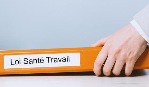 La loi sur le renforcement de la prévention en santé au travail entraîne des modifications importantes du Document Unique d’Évaluation des Risques (DUER). Archivage pendant 40 ans, renforcement du lien avec un plan d’action obligatoire, introduction de la notion de polyexposition… Avec le MAG BV, décryptage de ces évolutions qui entrent en vigueur le 31 mars 2022.