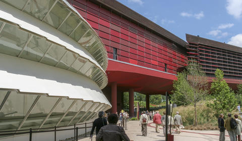 Le musée du Quai Branly et son jardin à Paris