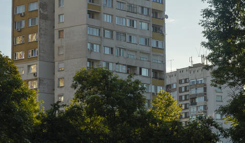 Vétusté, manque d’entretien, instabilité liée aux sols argileux ou encore mauvaise exécution de travaux : de nombreux facteurs nuisent à la pérennité et à la sécurité des immeubles. Avec le nouveau « diagnostic habitat dégradé », les communes peuvent imposer des études approfondies des bâtiments dans certaines zones ciblées.