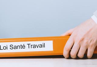 La loi sur le renforcement de la prévention en santé au travail entraîne des modifications importantes du Document Unique d’Évaluation des Risques (DUER). Archivage pendant 40 ans, renforcement du lien avec un plan d’action obligatoire, introduction de la notion de polyexposition… Avec le MAG BV, décryptage de ces évolutions qui entrent en vigueur le 31 mars 2022.