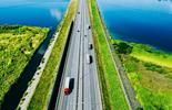 véhicules sur une route 