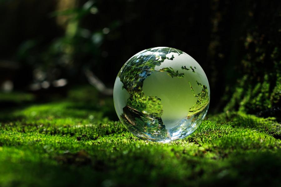 planète verte en boule de verre 