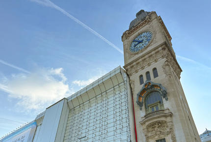 L'échafaudage géant de la Gare de Lyon à Paris
